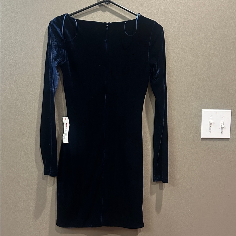 Bardot Xena Ruched Velvet Dress In Navy NWT size XS - Picture 7 of 7